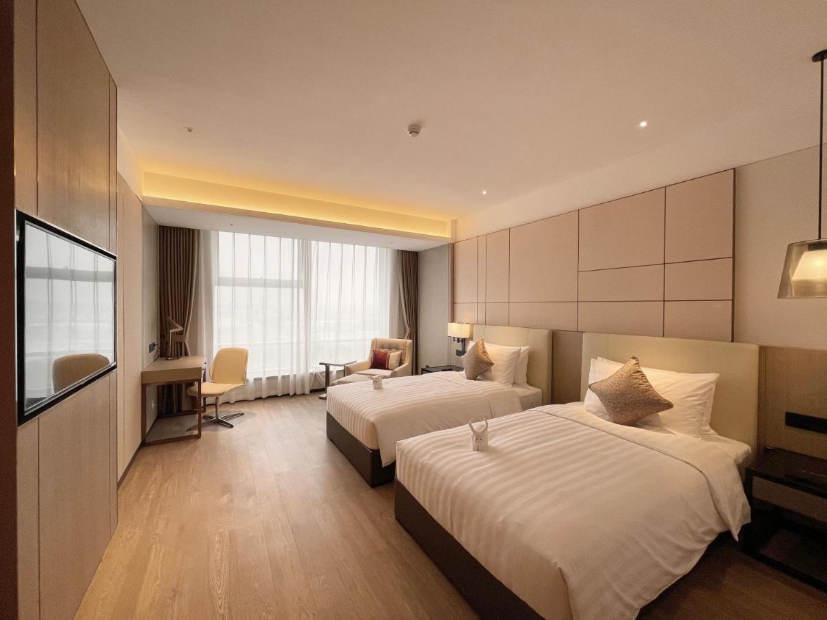 Kew Hongqiao Hotel